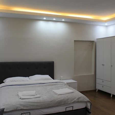 Appartamento Beyoglu Asmalimescit'Te Mobilyali Balkonlu Daire Provincia di Provincia di Istanbul Esterno foto