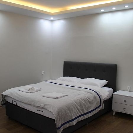 Appartamento Beyoglu Asmalimescit'Te Mobilyali Balkonlu Daire Provincia di Provincia di Istanbul Esterno foto