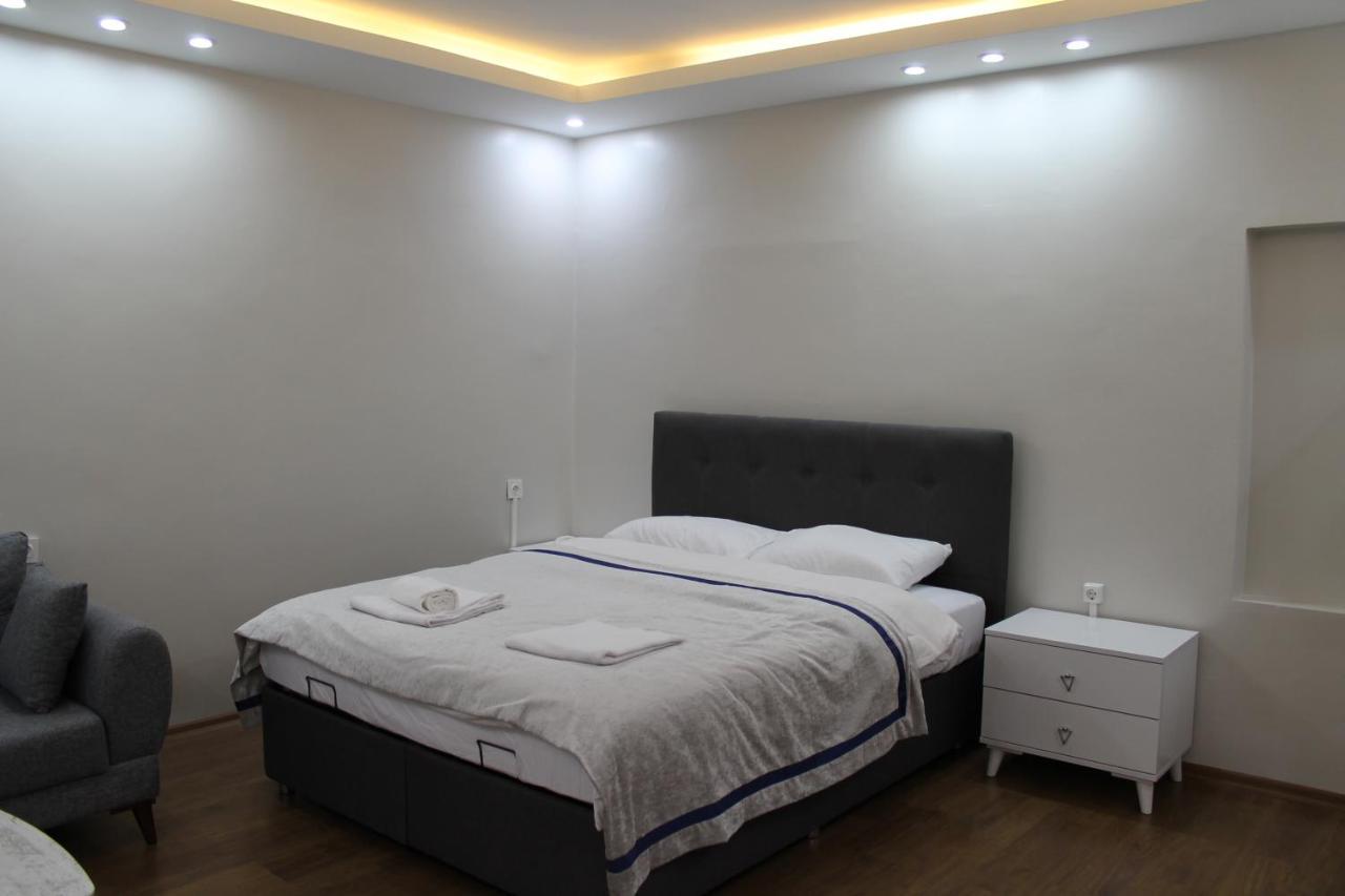 Appartamento Beyoglu Asmalimescit'Te Mobilyali Balkonlu Daire Provincia di Provincia di Istanbul Esterno foto