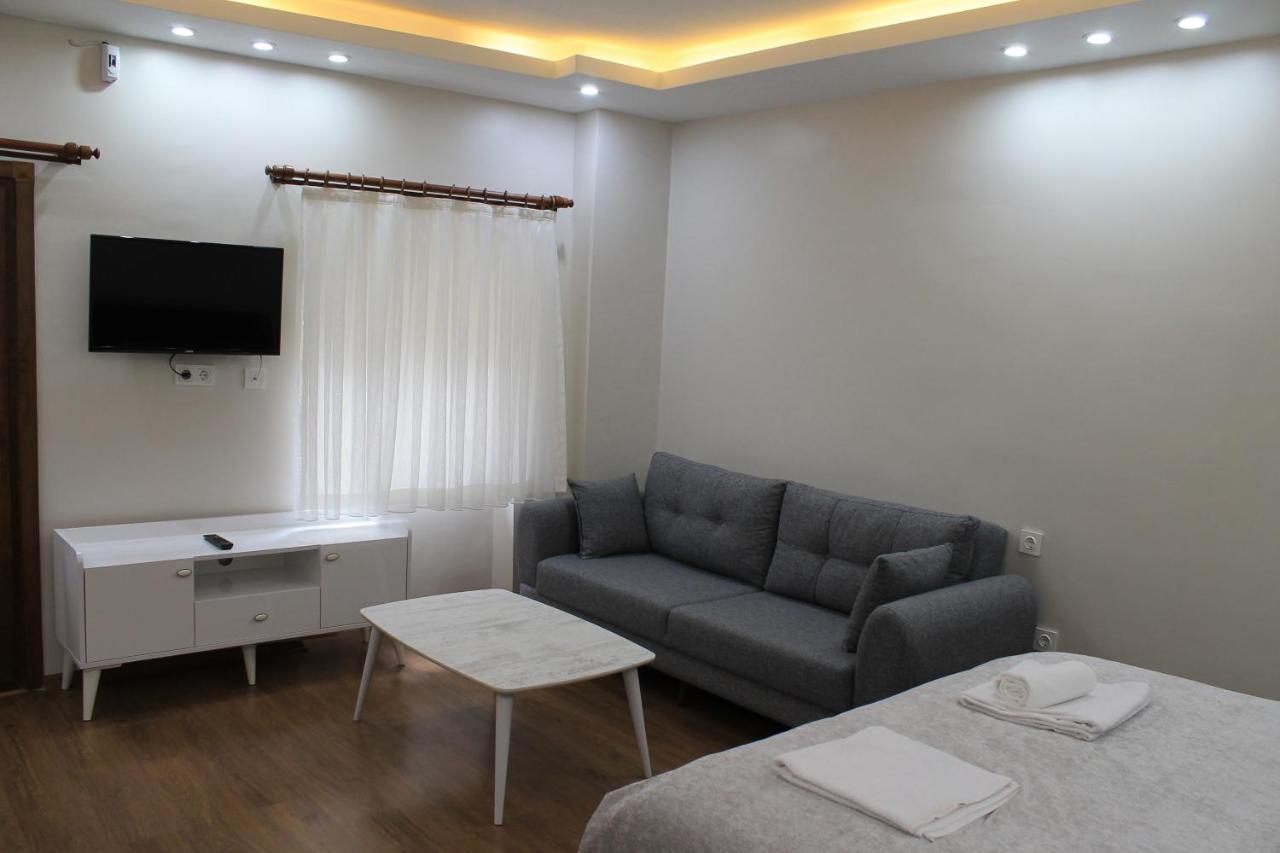 Appartamento Beyoglu Asmalimescit'Te Mobilyali Balkonlu Daire Provincia di Provincia di Istanbul Esterno foto